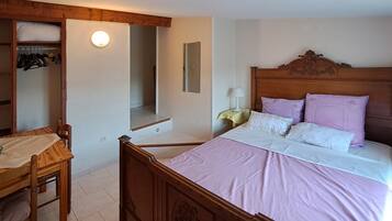 4 bedrooms, free WiFi, bed sheets