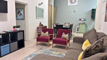 Smart TV, books, stereo