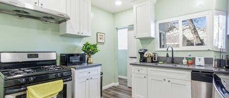 Fridge, oven, stovetop