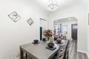 Dining - Prime location Close to Downtown LA 2 bed 1 bath Kingsize Bed Private Entry! 17 (Alhambra)