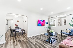 Smart TV - Prime location Close to Downtown LA 2 bed 1 bath Kingsize Bed Private Entry! 17 (Alhambra)