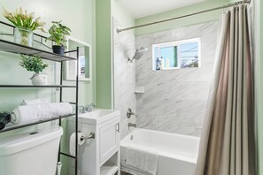 Hair dryer, towels, soap, shampoo - Prime location Close to Downtown LA 2 bed 1 bath Kingsize Bed Private Entry! 17 (Alhambra)