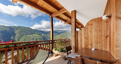 Ferienwohnung 'Obertrisaierhof 2' mit Bergblick, privater Terrasse und WLAN