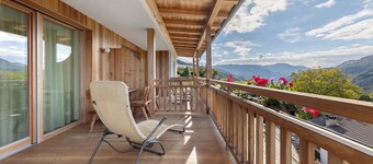 Apartment 'Wohnung Deluxe Obertrisaierhof' with Mountain View, Shared Terrace and Wi-Fi