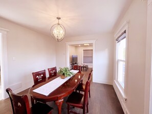 Dining - #Newly Renovated 4BR# in Central Falls! Perfect location 5 mins walk to DT (Niagara Falls)