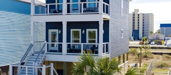 “New”Luxe Beach House HEATED PRIVATE POOL! Sleeps 10, 4 Min. walk to the Beach