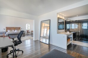 3 chambres, fer et planche à repasser, Wi-Fi gratuit, draps fournis