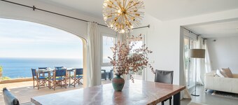 Villa 'Almela's' with Spectacular Sea View, Wi-Fi and Air Conditioning