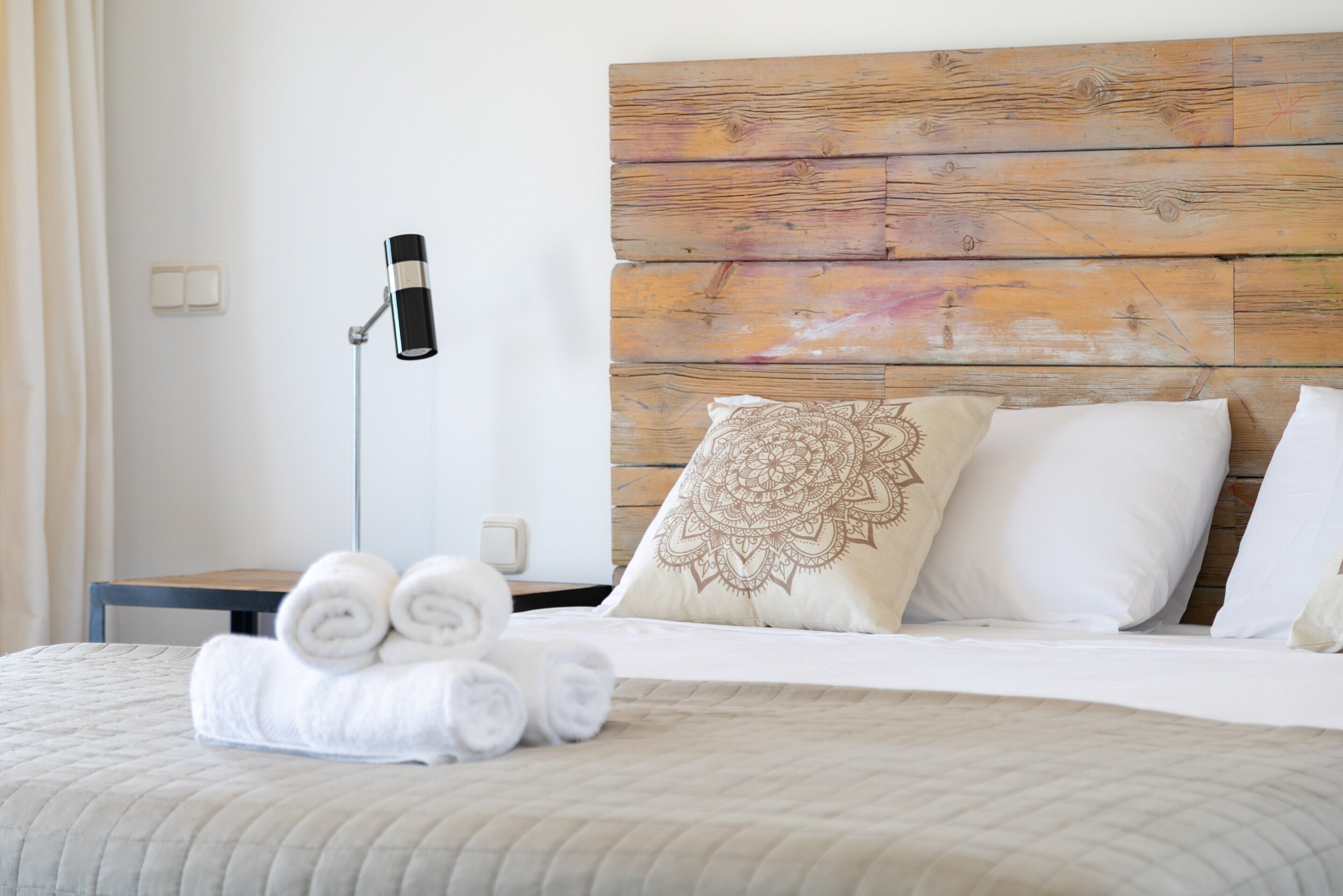 3 室のベッドルーム、アイロン / アイロン台、WiFi (無料)、ベッドシーツ