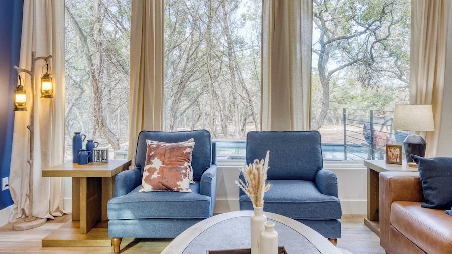 Pool, Hot Tub, Game Room, Fire Pit Luxe & Private 4bdr Maverick by Avantstay
