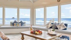 TV - Sanctuary by the Sea by Avantstay Waterfront + Views (Arch Cape)