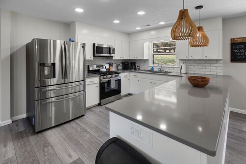 Lake Access,Kayak,River Floats, Firepit, Gameroom, Pool Table, Mins to AVL/Hendo