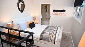 1 bedroom, WiFi, bed sheets - Deck Quarters - The Loft - Sleeps 2 (Mansfield)