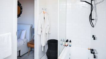 Shower, jetted bath, hair dryer