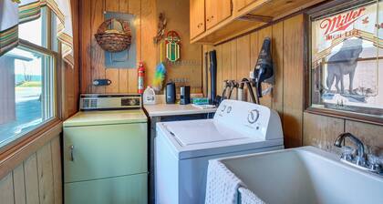 Cozy Markesan Cabin ~ 2 Mi to Green Lake Access!