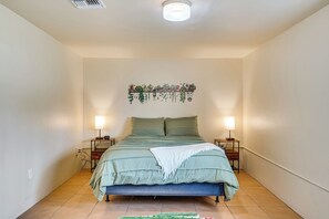 2 habitaciones, escritorio, tabla de planchar con plancha y internet 