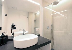 Shower, towels