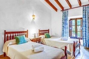 4 bedrooms, iron/ironing board, free WiFi, bed sheets