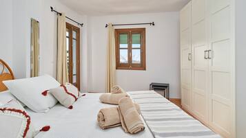 1 bedroom, free WiFi, bed sheets