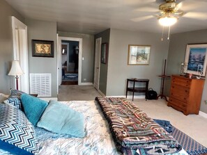 5 bedrooms, iron/ironing board, WiFi, bed sheets