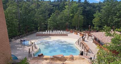 Golf-adjacent condo with balcony & arcade