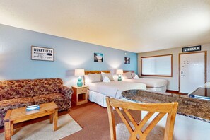 Interior - Golf-adjacent condo with balcony, arcade, & playground (Wisconsin Dells)