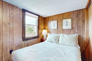 2 bedrooms, internet, bed sheets