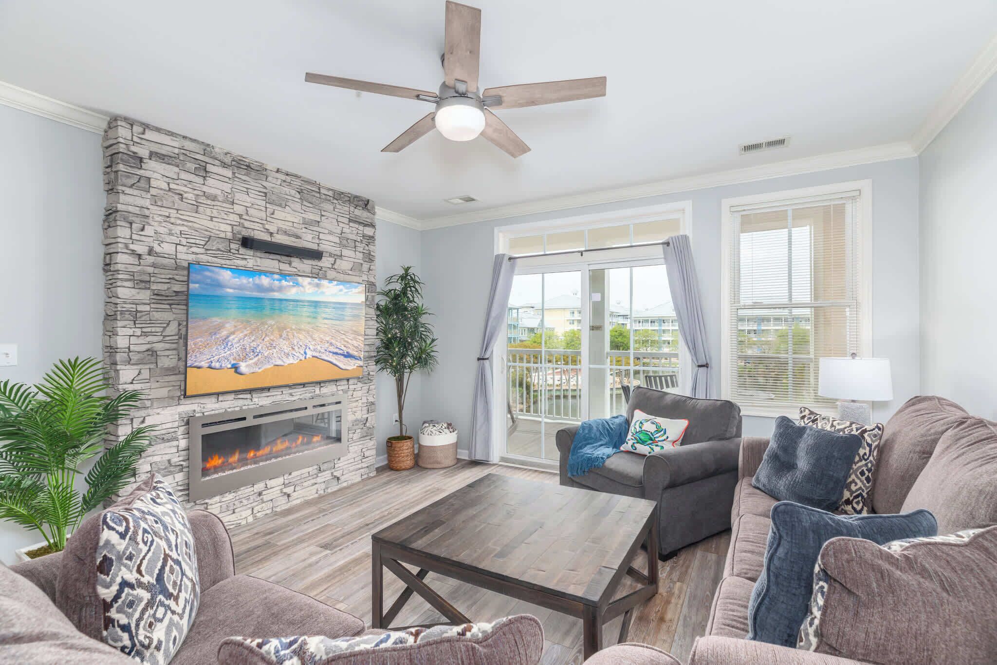 Fernseher, Kamin, Arbeitsbereiche