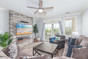 Télévision, cheminée, espaces bureaux