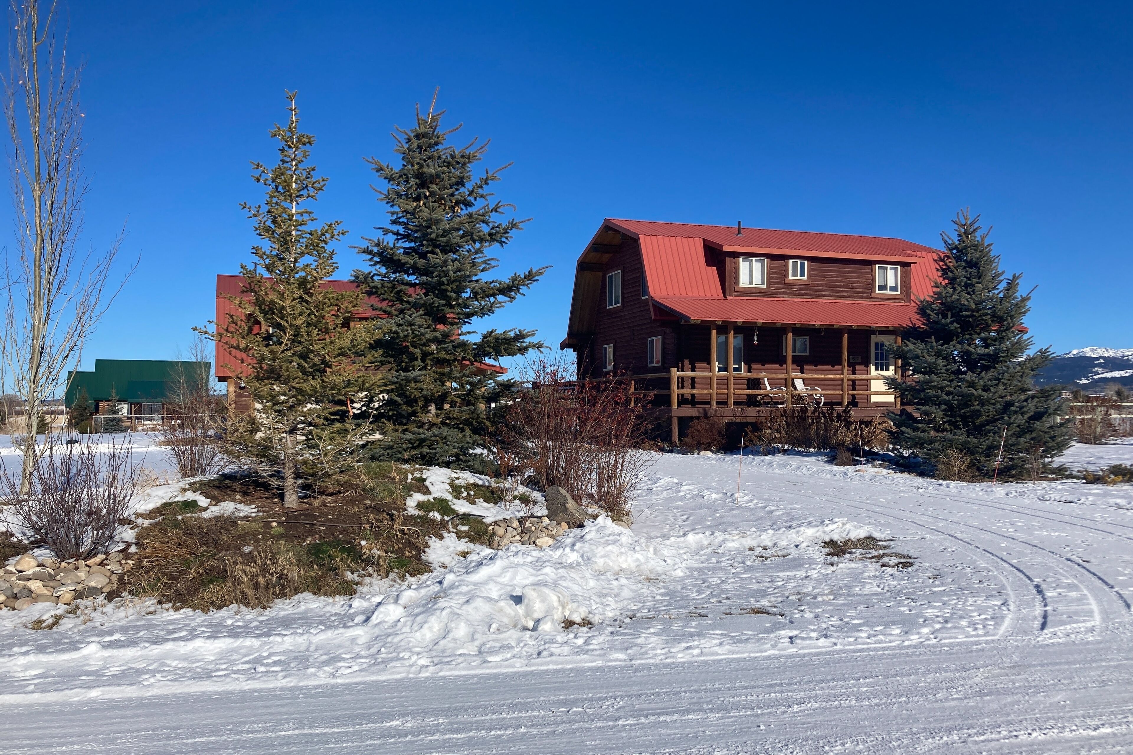 Rustic dog-friendly mountain-view home with fireplace, grill, & Ping-Pong