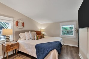 3 dormitorios, tabla de planchar con plancha, cuna de viaje