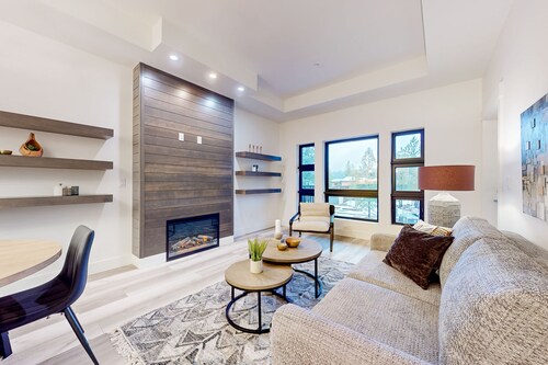 Dog-friendly condo with resort amenities, fireplace, full kitchen, AC, & W/D