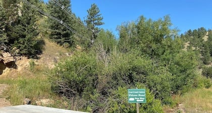 Dog-friendly Jim Bridger Cabin on Coal Creek - Boulder/Golden