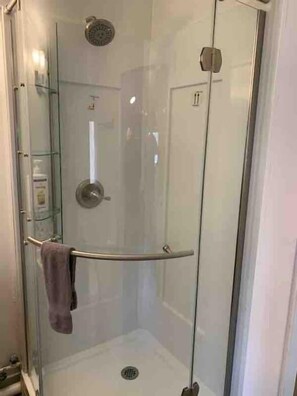 Shower, hair dryer, towels - Dog-friendly Jim Bridger Cabin on Coal Creek - Boulder/Golden (Golden)