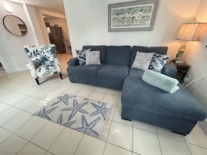 Smart TV, ping pong - Cortez Beach Retreat "Poolside" - $150,000 Pool + Hot Tub, Dog-friendly (Bradenton Beach)