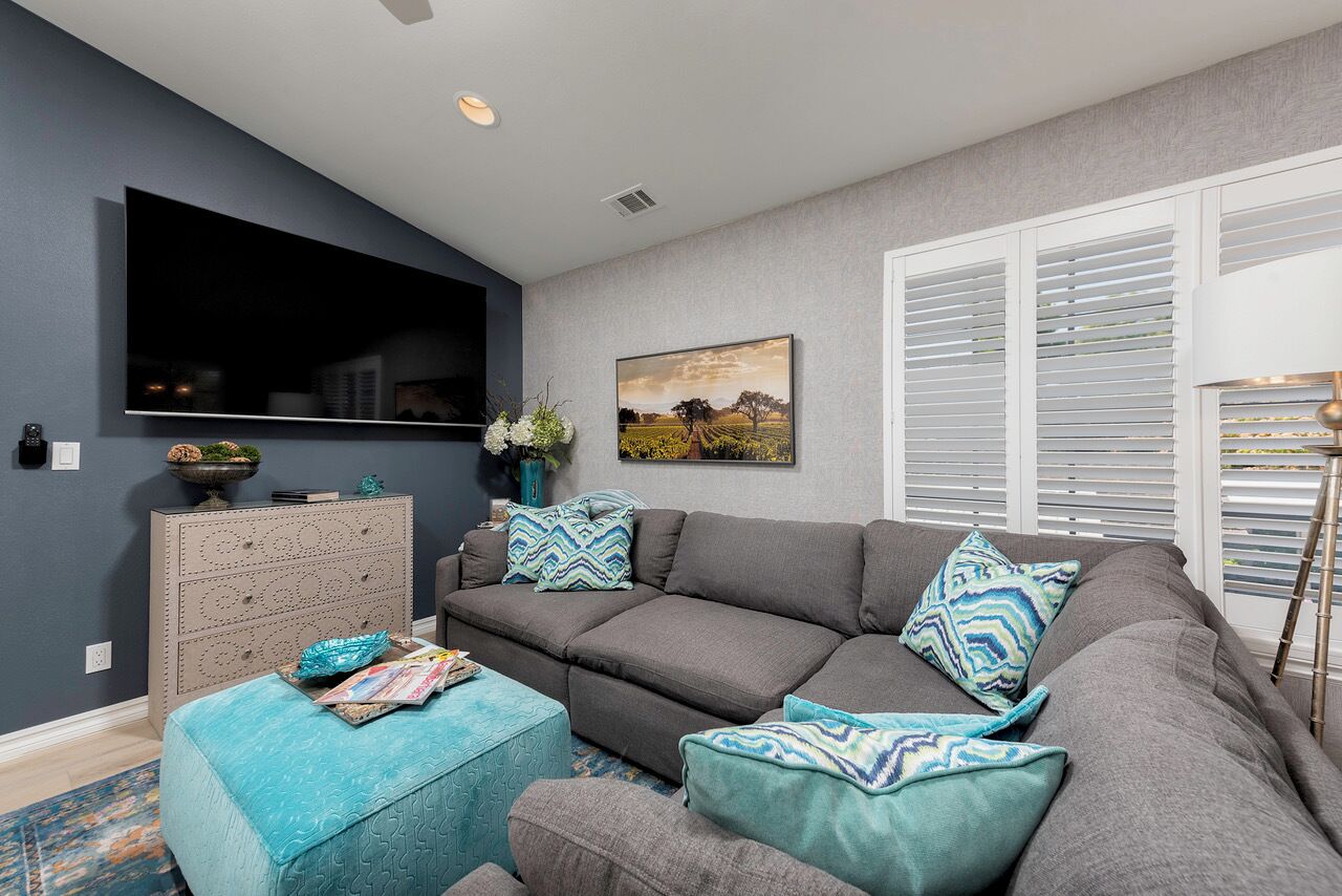 The Modern Carriage House -- serene, convenient location -- NEWLY REMODELED!