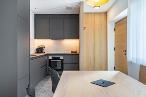 Réfrigérateur, four, plaque de cuisson, lave-vaisselle