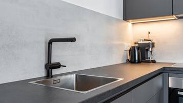 Réfrigérateur, four, plaque de cuisson, lave-vaisselle