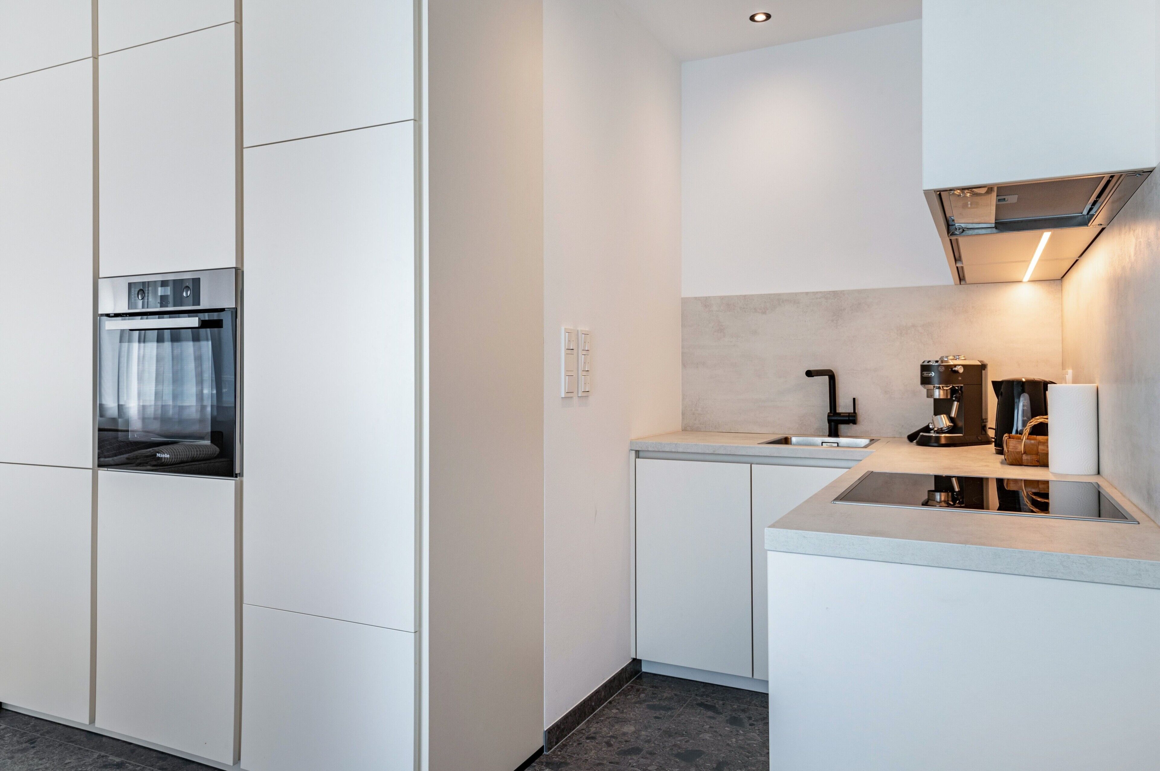 Kühlschrank, Ofen, Herdplatte, Geschirrspüler