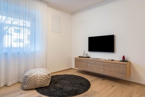 Interior - Apartment 'Mountain Meadows Apt 4' with Mountain View and Wi-Fi (Valdaora di Mezzo)