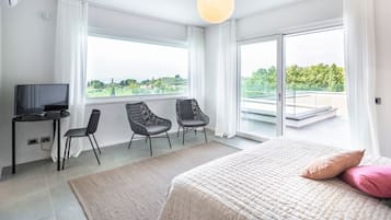 5 bedrooms, iron/ironing board, free WiFi, bed sheets