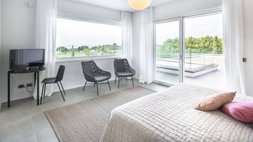 5 bedrooms, iron/ironing board, free WiFi, bed sheets