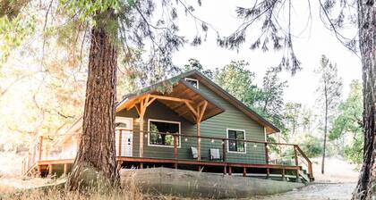 Cozy CaliCabin bordering the Sierra National Forest, Bass Lake and Yosemite