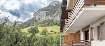 Apartment 'Appartement Spacieux 6 Personnes' with Mountain View, Private Terrace and Wi-Fi