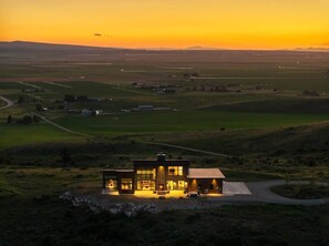 Exterior - Basecamp Stays: Lux Retreat, Epic Views, & Hot Tub (Tetonia)