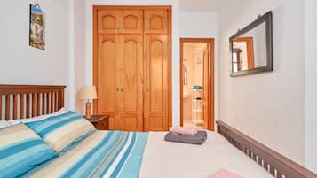 2 Schlafzimmer, Bügeleisen/Bügelbrett, kostenloses WLAN, Bettwäsche