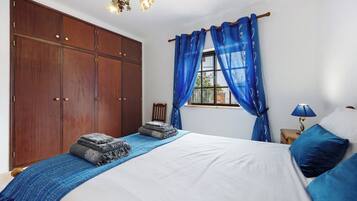 3 chambres, fer et planche à repasser, Wi-Fi gratuit, draps fournis