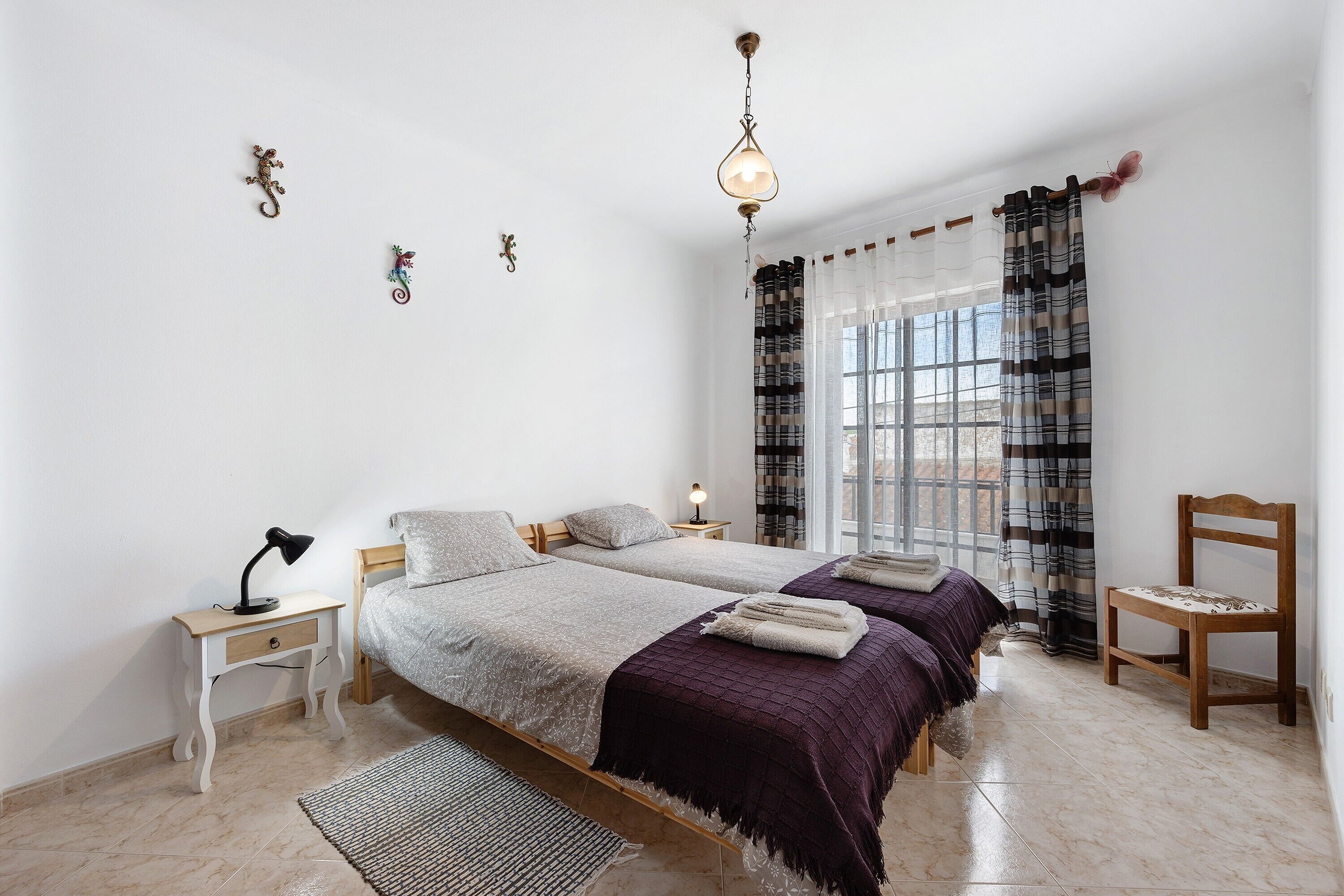 3 habitaciones, tabla de planchar con plancha y wifi gratis 