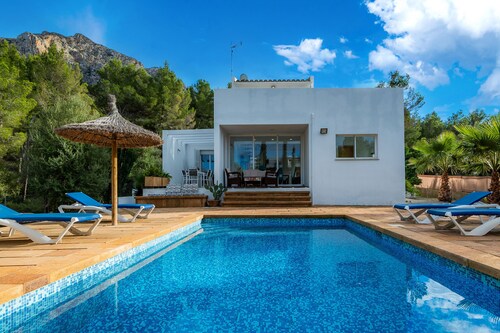 Moderna casa de vacaciones, con piscina - Casa Miquel-Betlem