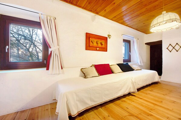 1 chambre, accès au Wi-Fi (inclus), literie fournie